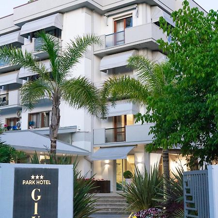 Park Hotel Giusy Лидо-ди-Камайоре Экстерьер фото